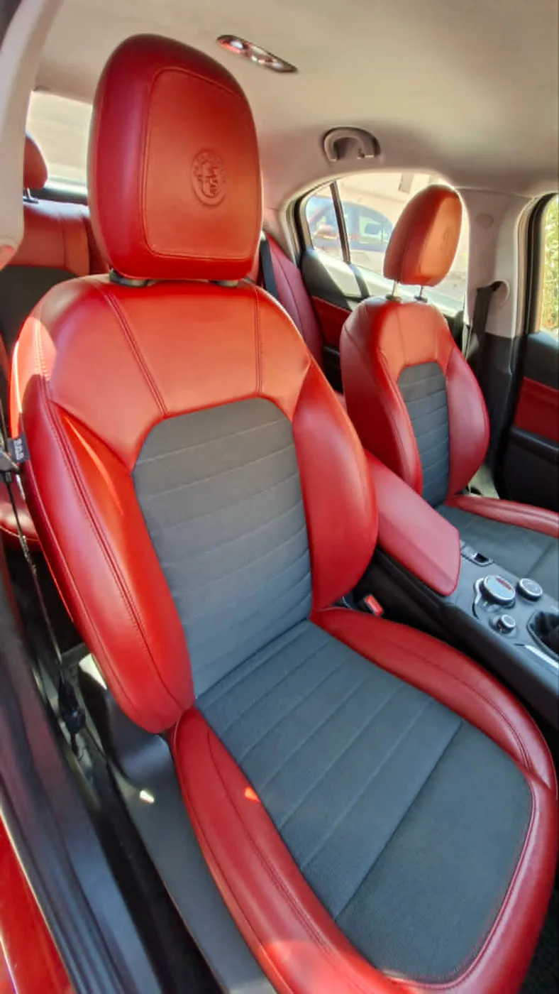 Alfa Romeo piros bőr autóbelső felújítás után